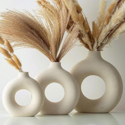hop The White Ceramic Ring Vase